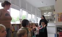 w bibliotece miejskiej